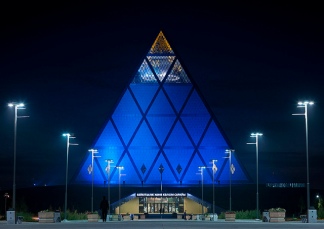 ASTANA : "Future capitale du nouvel ordre mondiale ?" Pyramide-nuit