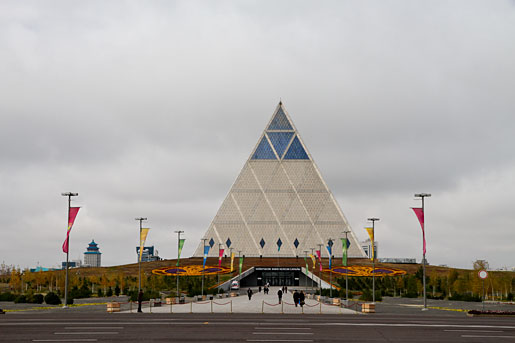 ASTANA : "Future capitale du nouvel ordre mondiale ?" Pyramide